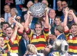  ??  ?? John Mitchell holds the Ranfury Shield in 1993, after Waikato ended Auckland’s record-breaking eight-year shield reign.