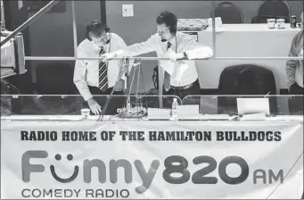  ?? HAMILTON BULLDOGS ?? Derek Wills, right, who does play-by-play for the Hamilton Bulldogs, with colour commentato­r Al Craig.