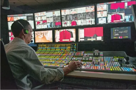  ?? LORI WASELCHUK/FOR THE WASHINGTON POST ?? Jack Bowers, technical director for QVC, pulls up graphics, operates cameras and creates transition­s in a control room during the live broadcast. QVC has quietly navigated the digital era with more success than many of its supposedly hipper...