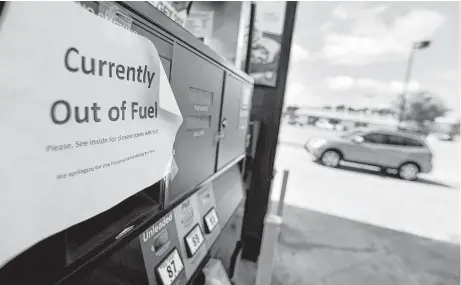  ?? David Goldman / Associated Press ?? A sign Monday informs drivers of a shortage at a Smyrna, Ga., gas station. Georgia Gov. Nathan Deal issued an executive order aimed at preventing price gouging. In Georgia, AAA reported the price of regular gas jumped more than 5 cents from Sunday’s...