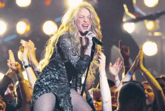  ?? REUTERS ?? La colombiana Shakira, con ‘Dorado’, será competenci­a de Balvin en la categoría Mejor artista latino.