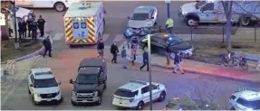  ?? ZBIGNIEW BZDAK, CHICAGO TRIBUNE /AP ?? A shooting at Chicago’s Mercy Hospital on Monday afternoon killed four people, including the gunman, police said.