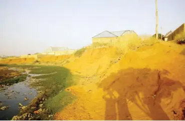  ??  ?? Houses under the threat of erosion