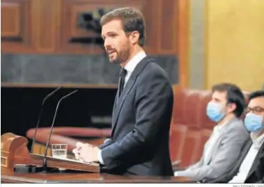  ?? BALLESTERO­S / EFE ?? Pablo Casado, ayer en la tribuna del Congreso.