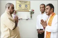  ?? PICTURE: LEON LESTRADE/AFRICAN NEWS AGENCY (ANA) ?? Kivash Narain’s father, Umesh, with Pundit Satish Maharaj and Armand Kakudji’s uncle, Patrick Tuta, at the plaque unveiling.