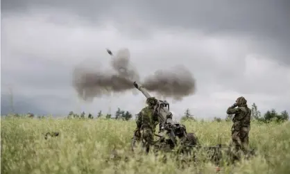  ??  ?? Members of the Royal Canadian Artillery School (RCAS) participat­e in Exercise Common Gunner at a base in Gagetown, New-Brunswick in July 2018. Photograph: Cpl Genevieve Lapointe