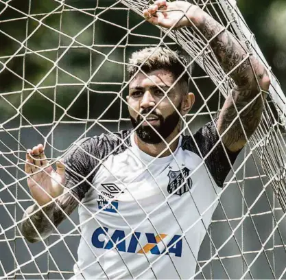  ?? Ivan Storti/santos FC ?? O atacante Gabigol tem 16 gols nesta edição do Campeonato Brasileiro, três deles marcados no mesmo jogo, contra o Vasco, no estádio do Maracanã, o palco da partida de hoje à tarde diante do Flamengo