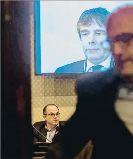  ?? QUIQUE GARCÍA / EFE ?? Carles Puigdemont participó ayer en la reunión de grupo de JxCat