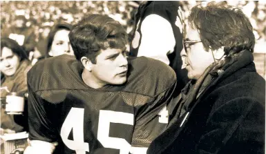  ??  ?? BREAK IN THE ACTION: Sean Astin, who por trayed the title character, talks with director David Anspaugh during the shooting of “Rudy.” TriStar Pictures (5)
