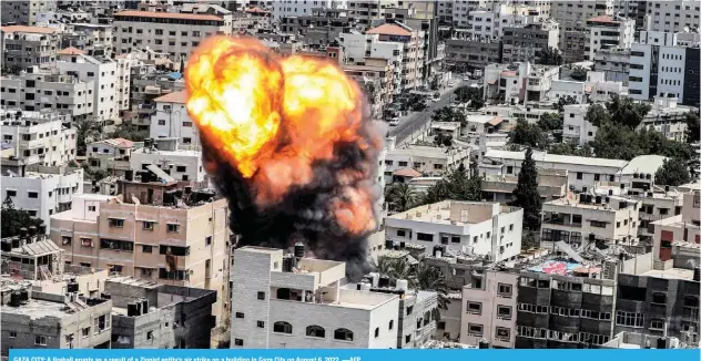  ?? ?? GAZA CITY: A fireball erupts as a result of a Zionist entity’s air strike on a building in Gaza City on August 6, 2022. —AFP