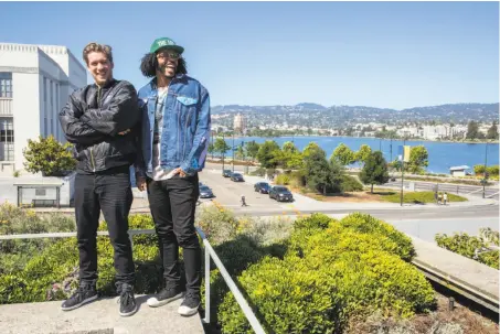  ?? Santiago Mejia / The Chronicle ?? Rafael Casal (left) and Daveed Diggs, above, used Oakland landmarks as locations in “Blindspott­ing,” which they co-wrote. Residents served as extras and local music can be heard on the soundtrack. Left: In the film, Collin (Diggs) and Miles (Casal) navigate a gentrifyin­g city.