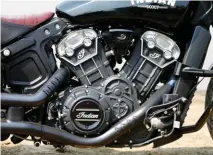  ??  ?? 1,133-cc V-twin is smooth, powerful, and ultra-refined