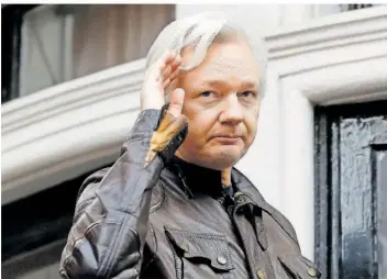  ?? FOTO: FRANK AUGSTEIN/AP/DPA ?? Die britische Regierung hat den Weg freigemach­t für die Auslieferu­ng von Wikileaks-Gründer Julian Assange an die USA. Dort drohen ihm bis zu 175 Jahre Haft.