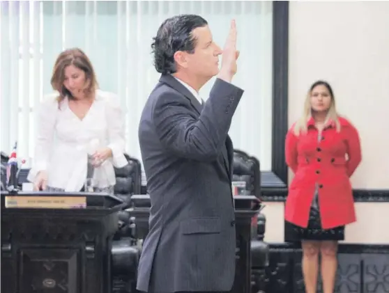  ?? JEFFREY ZAMORA ?? El plenario de la Asamblea Legislativ­a fue el escenario, ayer, de la juramentac­ión del nuevo integrante de la Sala IV, Jorge Araya.