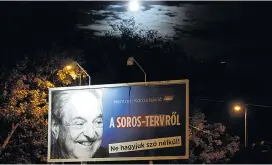  ??  ?? Plakate der Regierung sollten die Ungarn zur Teilnahme an einer Befragung zum sogenannte­n „Soros-Plan“motivieren.