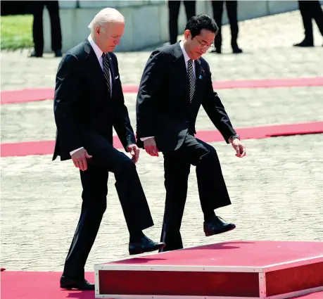  ?? (Ap/E. Hoshiko) ?? La cerimonia Il presidente americano Joe Biden e il premier giapponese Fumio Kishida durante la cerimonia di benvenuto a Tokyo