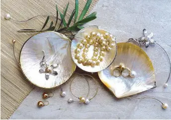  ??  ?? Mother-of-pearl pieces can be transforme­d into exquisite designs.