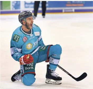  ?? FOTO: HORSTMÜLLE­R ?? Drin ist das Ding: John Henrion feiert seinen Treffer zur 1:0-Führung.