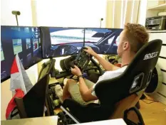 ?? Foto: Audi ?? René Rast sitzt in seinem Simulator zu Hause in Bregenz. Hier kann der Audi-Pilot zumindest virtuell Rennen fahren.