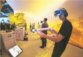  ??  ?? El PlayStatio­n VR transforma la consola en una de realidad virtual.