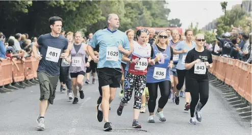  ?? ?? The Bognor Prom 10k - which appeals to runners of all ages and abilities -returns to the town next May, it has been announced
Picture: Liz Pearce