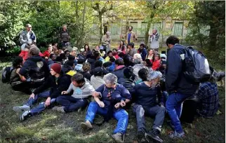  ?? (Photos Jean-François Ottonello) ?? La vie s’est organisée au domaine des Lucioles, transformé en camp d’accueil pour les migrants, sur la commune de Saint-Dalmas de Tende. Mais jusqu’à quand?