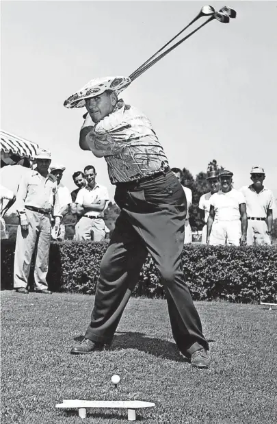  ?? THE COMMERCIAL APPEAL FILES ?? Hall of Fame baseball player and broadcaste­r Dizzy Dean, dressed quite appropriat­ely, winds up for a three-club pitch at Colonial Country Club in July 1953. He was in Memphis for the Colonial Invitation­al golf tournament.