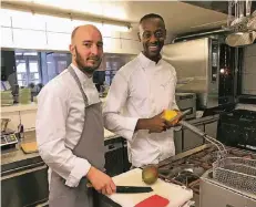 ?? RP-FOTO: ANKE KRONEMEYER ?? Matthias Gaube ist Saucier in der Küche von Anthony Sarpong. Auch er freut sich über den Stern für das Restaurant.