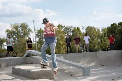  ?? Staff photo by Evan Lewis ?? ■ Cody Brown of Texarkana, Ark., does a frontside Smith grind on the box at the new skate park in downtown Texarkana, Texas. Brown said he grew up skating in Texarkana and is very happy with the new park.