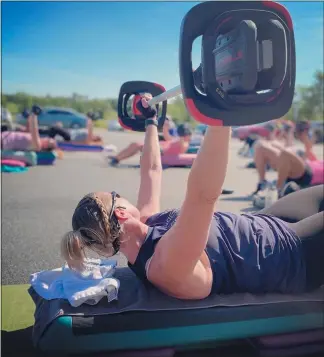  ?? PHOTO COURTESY OF FINAL RESULTS FITNESS ?? A morning BodyPump class instructed by Jennifer Herbert, front, in the parking lot of Final Results Fitness.