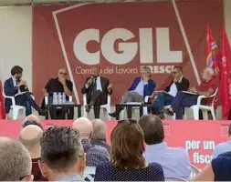  ?? Il confronto ?? Un momento del dibattito sul palco della Cgil