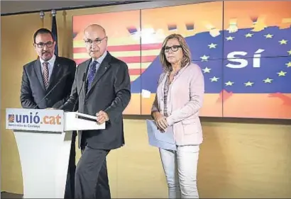  ?? JORDI PLAY ?? Ramon Espadaler, Josep Antoni Duran Lleida y Joana Ortega hicieron ayer balance de la campaña del sí