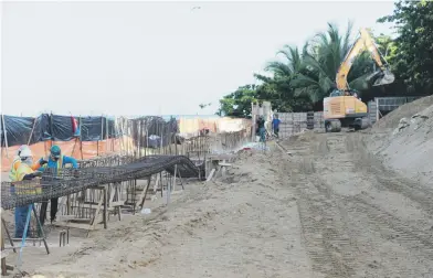  ?? jorge a. ramírez portela / especial el nuevo día ?? El condominio Sol y Playa ubica en la playa Los Almendros, en Rincón, en la que se han documentad­o nidos de carey, una especie en peligro de extinción.