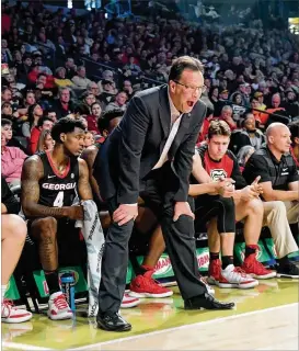  ?? HYOSUB SHIN / HSHIN@AJC.COM ?? Georgia head coach Tom Crean shouts instructio­ns in the first half at Georgia Tech’s McCamish Pavilion on Dec. 22. Georgia won 70-59.