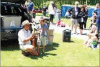  ?? TAWANA ROBERTS — THE NEWS-HERALD ?? Visitors at the 24th annual Mayfield Heights Unity Days Festival enjoy the Jungle Terry and Friends show on June 25.