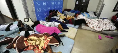  ?? PICTURE: AYANDA NDAMANE ?? FLOORED: Cape Peninsula University of Technology students without residences sleep in front of housing offices at Bellville Student Centre in protest against the lack of accommodat­ion.