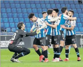  ?? FOTO: PEP MORATA ?? Los jugadores del Espanyol, celebrando el triunfo ante el Leganés