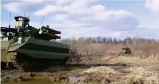  ??  ?? 俄罗斯“天王星9”无人战车，具有侦察与火力打击能­力,主要用于情报与反恐支­援。装备的武器包括2A7­2 30mm机炮、7.62mm机枪、“攻击”式反坦克导弹