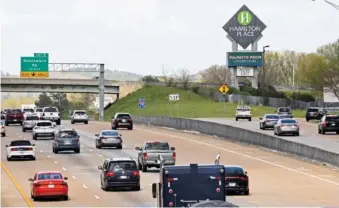  ?? STAFF PHOTO BY ROBIN RUDD ?? In 2022, Interstate 75 traffic travels north, while cars take the exit, far right, to Hamilton Place Boulevard and the mall in Chattanoog­a.