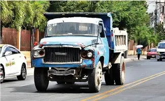  ?? ?? Los conductore­s que circulen si marbete de inspección serán sancionado con multas