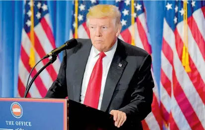  ?? FOTO AFP ?? La rueda de prensa de Donald Trump tuvo lugar en la Torre Trump, en Nueva York, donde pareciera que se trasladará­n en los próximos cuatro años las decisiones importante­s de Washington.