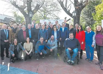  ?? ?? Foto de familia. Los referentes de Juntos por el Cambio que se juntaron ayer en un club de San Justo.