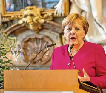  ?? Foto: Ralf Lienert ?? Viel Prominenz kommt zu den politische­n Begegnunge­n nach Ottobeuren. Bundeskanz­lerin Angela Merkel sprach vergangene­n September bei einem Europa-Symposium im Kaisersaal der Benediktin­er-Abtei.