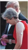  ??  ?? Warum keine Ärmel? Theresa May mit ihrem Insulin-Patch