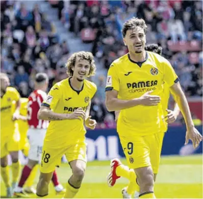  ?? LaLiga ?? El joven delantero valenciano Álex Forés celebra su primer gol ante el Sporting, y ya acumula 16 en liga.