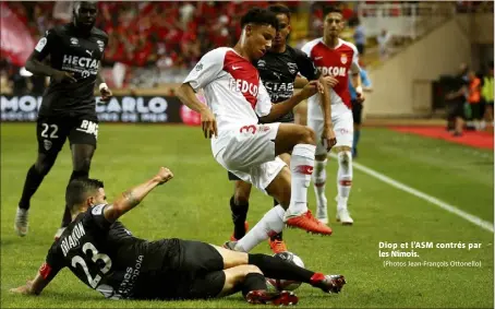  ?? (Photos Jean-François Ottonello) ?? Diop et l’ASM contrés par les Nîmois.