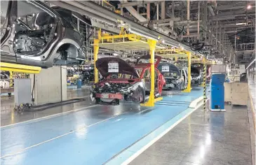  ?? PIYACHART MAIKAEW ?? The assembly line at a Mazda car production facility in Rayong. The facility is operated by AutoAllian­ce Thailand, a joint venture with Ford.