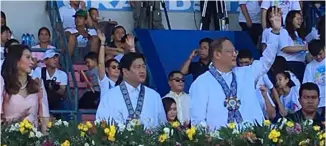  ??  ?? MARIKINA Mayor Marcelino Teodoro welcomes guests to the Rehiyon-Rehiyon Festival that honors migrant residents.