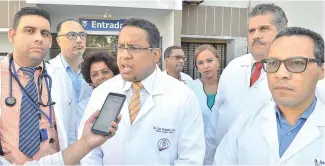  ?? RICARDO FLETE ?? Los médicos demandaron intervenir el centro de salud por su deterioro.