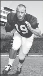  ?? File Photo/Arkansas Democrat-Gazette ?? Fred Marshall played quarterbac­k for the Razorbacks and coach Frank Broyles from 1962 to ’64.